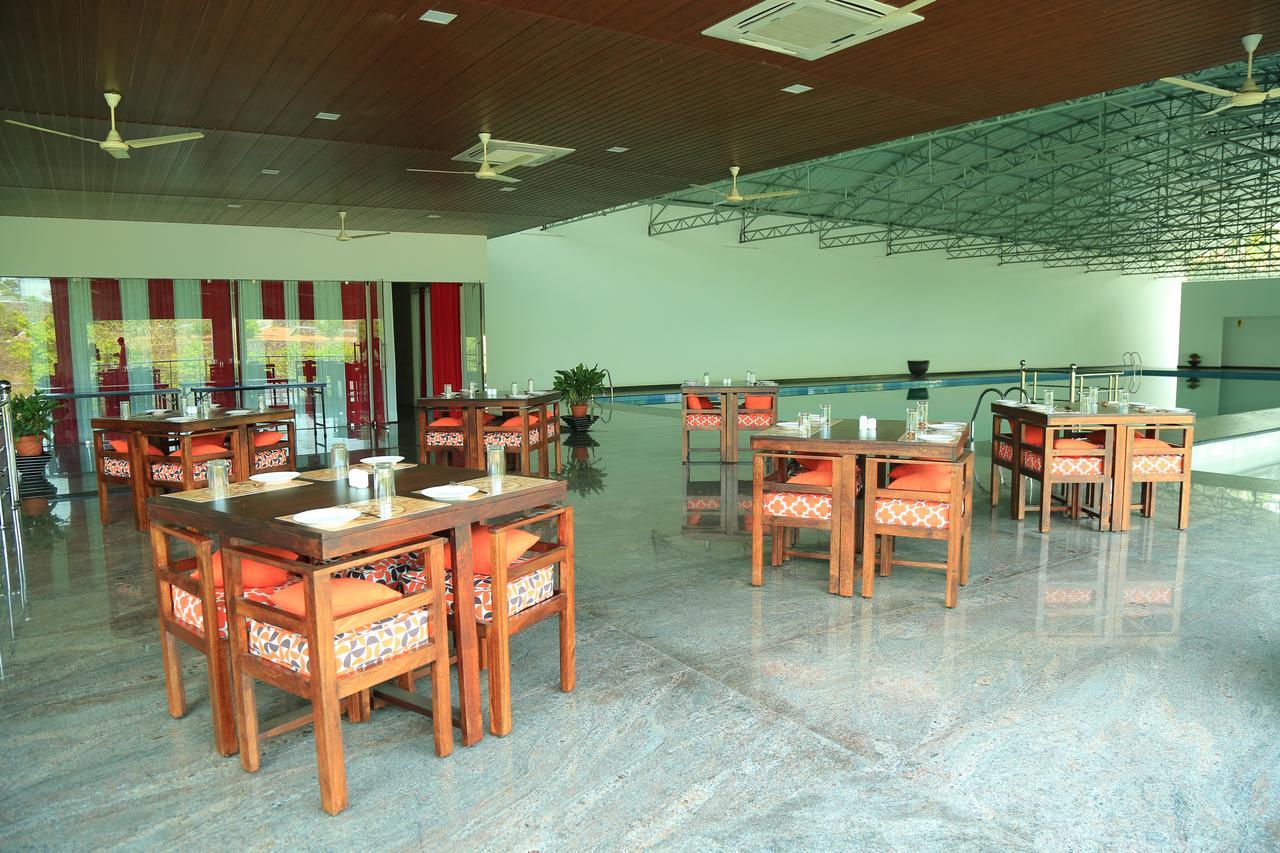 Kohinoor Hotel Alwaye Exterior foto